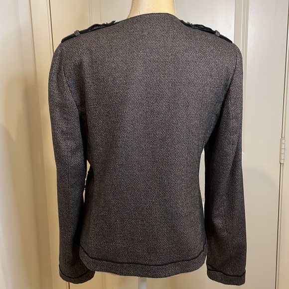 Elie Tahari Wool Jacket with reptile print silk lining - Picture 2 of 4